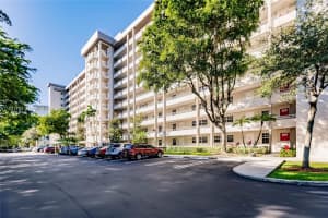 605 Oaks Dr, Pompano Beach, FL 33069, Sold 02/27/25