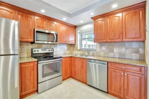 8527 Old Country Manor, Davie, FL 33328, Sold 02/10/25