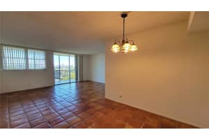 3300 W Rolling Hills Cir, Davie, FL 33328, Sold 01/10/25
