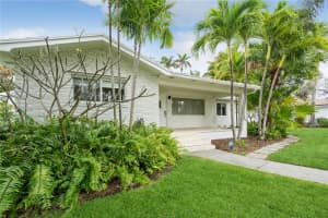 819 Hollywood Blvd, Hollywood, FL 33019, Sold 04/01/25