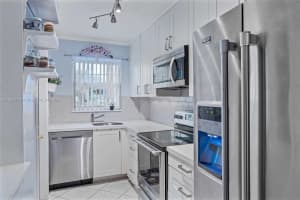 501 Blue Heron Dr 202-a, Hallandale Beach
