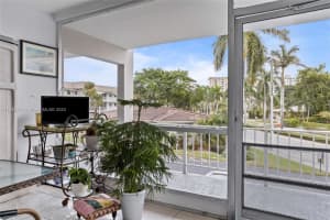 501 Blue Heron Dr 202-a Hallandale Beach, FL 33009 - MLS#A11698744