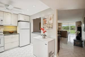 9411 N Hollybrook Lake Dr, Pembroke Pines, FL 33025, Sold 02/07/25