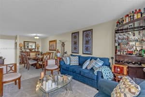 9686 Fontainebleau Blvd, Miami, FL 33172, Sold 03/07/25