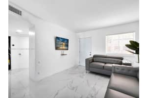 5390 W 21st Ct, Hialeah, FL 33016, Sold 08/04/25