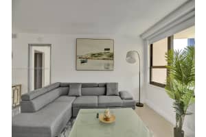 5225 Collins Ave APT 411, Miami Beach, FL 33140, Sold 05/14/25