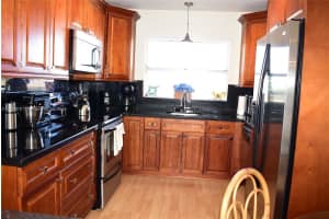 9221 Sunrise Lakes Blvd, Sunrise, FL 33322, Sold 02/28/25