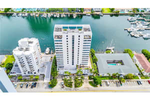7929 West Dr 401, North Bay Village