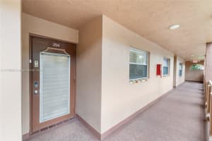 9781 Sunrise Lakes Blvd, Sunrise, FL 33322, Sold 02/26/25