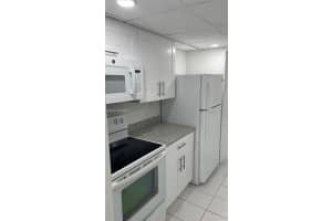 16850 S Glades Dr 3c, North Miami Beach
