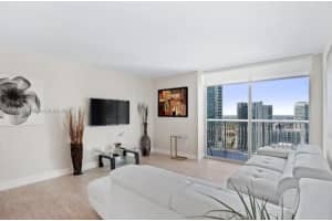 1200 Brickell Bay Dr, Miami, FL 33131, Sold 02/02/25