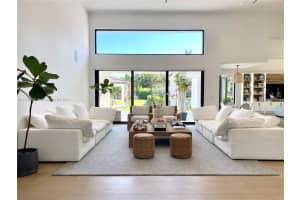 4710 Pine Dr, Miami