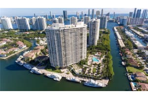 1000 W Island Blvd 2611, Aventura