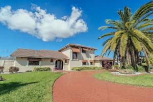 19620 E Oakmont Dr, Hialeah, FL 33015, Sold 01/08/25