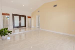 19620 E Oakmont Dr, Hialeah, FL 33015, Sold 01/08/25