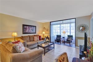 9330 Sunrise Lakes Blvd, Sunrise, FL 33322, Sold 04/24/25