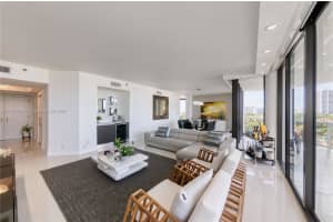 20281 E Country Club Dr APT 402, Aventura, FL 33180, Sold 04/25/25