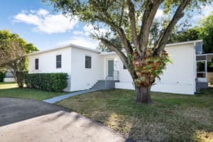 8250 SW 27th Ln, Miami, FL 33155, Sold 01/17/25