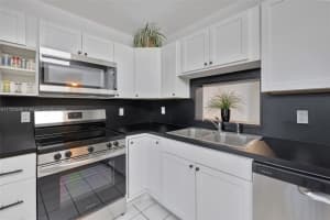 202 SW 10th St, Dania Beach, FL 33004, Sold 02/12/25
