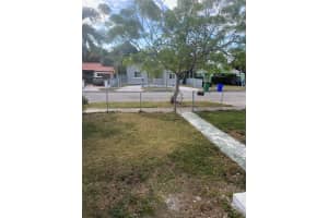 1482 Ne 174th St, North Miami Beach