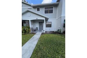 741 Nw 105th Ter, Pembroke Pines