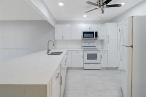 2251 Nw 48th Ter 208, Lauderhill