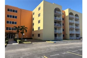 6970 NW 186th St, Hialeah, FL 33015, Sold 02/05/25