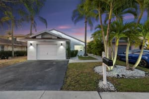 533 Lakeside Cir, Sunrise, FL 33326, Sold 02/04/25