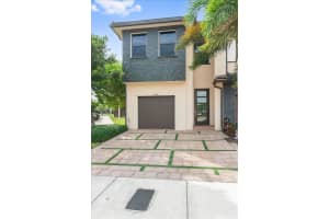 15808 NW 91st Ave, Miami Lakes, FL 33018, Sold 01/27/25