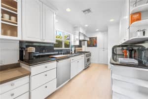 5371 N Bay Rd Miami Beach, FL 33140 - MLS#A11705611