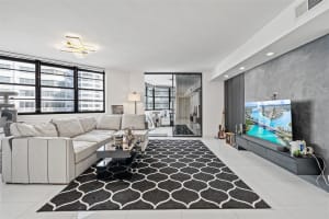 999 Brickell Bay Dr, Miami, FL 33131, Sold 05/22/25