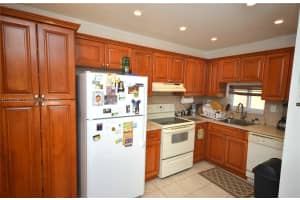 371 S Hollybrook Dr APT 310, Pembroke Pines, FL 33025, Sold 05/20/25