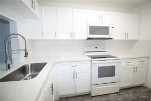 515 Nw 100th Pl 203, Pembroke Pines