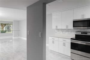 2700 Sunrise Lakes Dr W APT 103, Sunrise, FL 33322, - MLS#A11706378