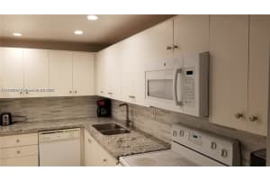 1833 S Ocean Dr 207, Hallandale Beach