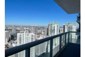 50 Biscayne Blvd 5207, Miami