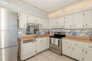 2800 Somerset Dr 402j, Lauderdale Lakes