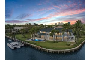 101 Holiday Dr, Hallandale Beach