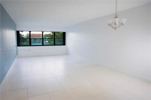 301 Racquet Club Rd, Weston, FL 33326, Sold 04/09/25