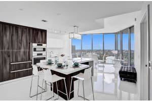851 Ne 1st Ave 3510, Miami