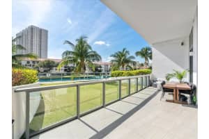 3250 Ne 188th St 102, Aventura