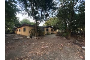 17900 NW Sunshine State Pkwy W, Miami, FL 33169, Sold 02/07/25