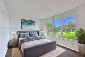 3641 Oaks Clubhouse Dr, Pompano Beach, FL 33069, Sold 02/17/25