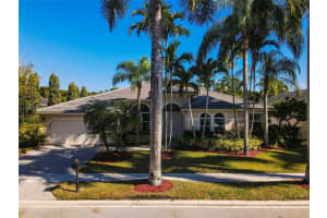 2526 Eagle Run Cir, Weston