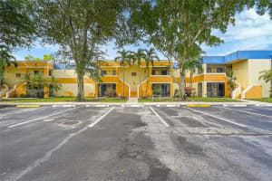 191 Lakeview Dr, Weston, FL 33326, Sold 02/18/25