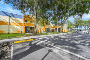 191 Lakeview Dr, Weston, FL 33326, Sold 02/18/25