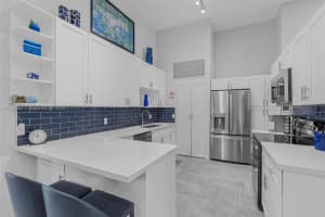 523 Leslie Dr, Hallandale Beach