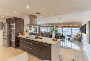 1800 Ne 114th St 1105, Miami