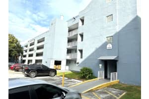 9359 Fontainebleau Blvd, Miami, FL 33172, Sold 03/31/25