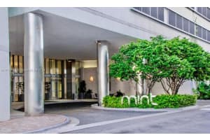 92 Sw 3rd St 4707, Miami